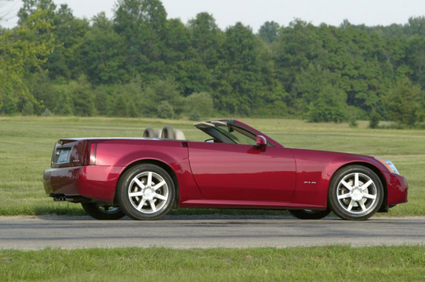 В GM ответили на слухи о появлении спорткара Cadillac на базе Corvette В GM ответили на слухи о появлении спорткара Cadillac на базе Corvette